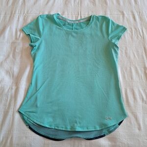 Under Armour Run women's size medium short sleeve shirt EUC